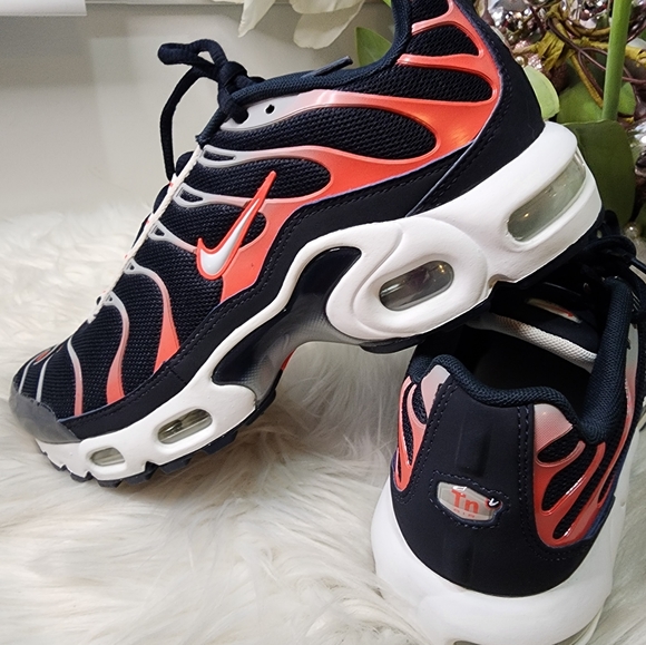 Nike  Black & Red Air Max Plus big Shoes size:kid6.5/Women8.5 new - Picture 4 of 10